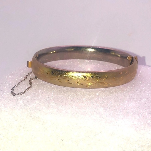 VTG Floral Etched Gold Tone Hinged Bangle w Safety Chain 7” - 2.2” Diameter - Picture 1 of 3